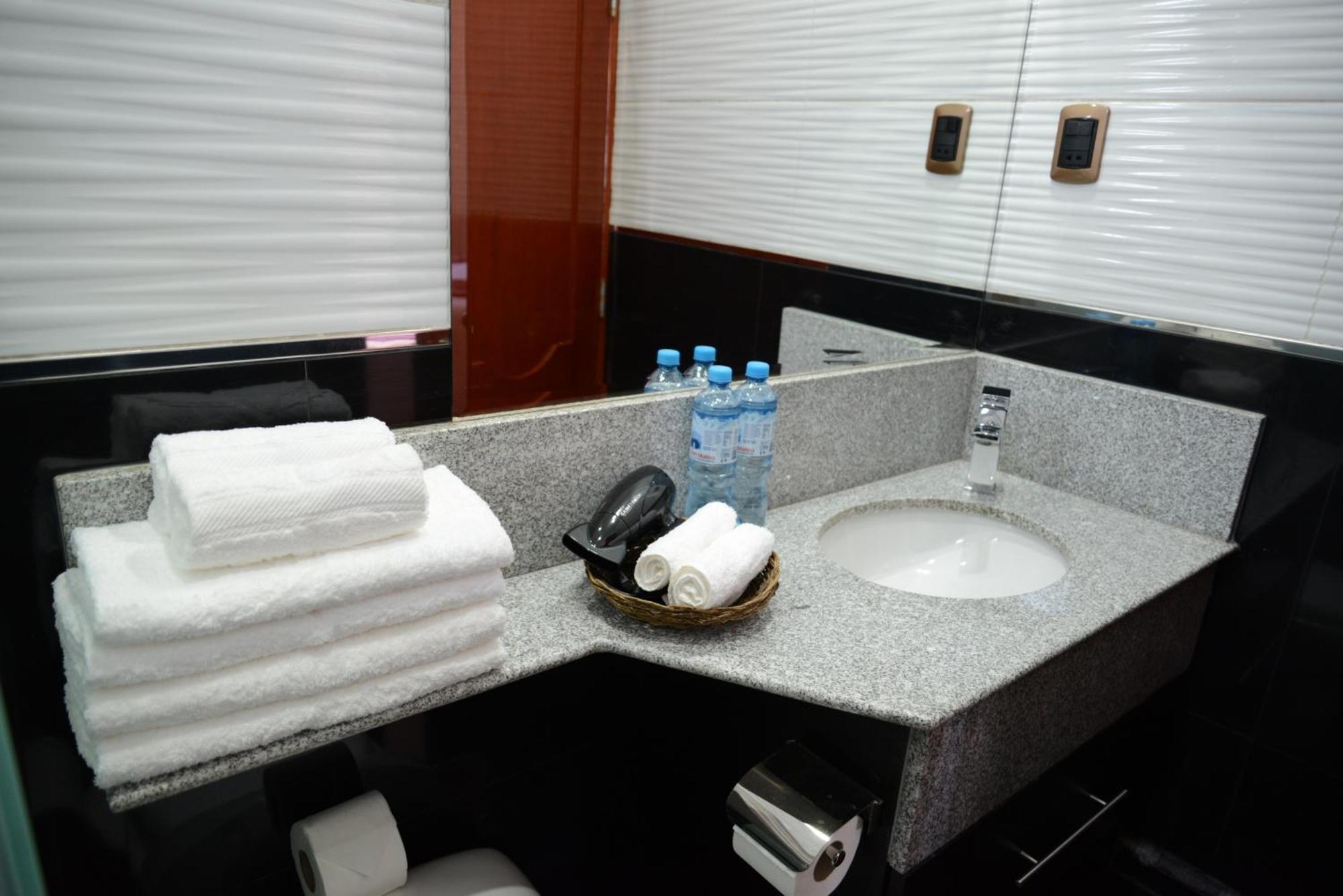 Altipacha Ayacucho Hotel ภายนอก รูปภาพ